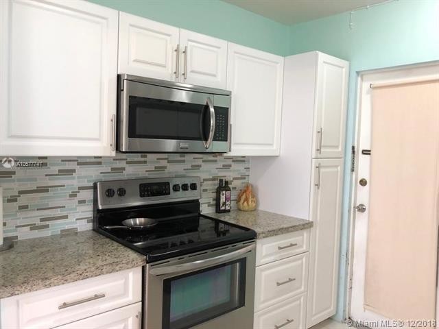 Building Photo - 7800 Carlyle Ave