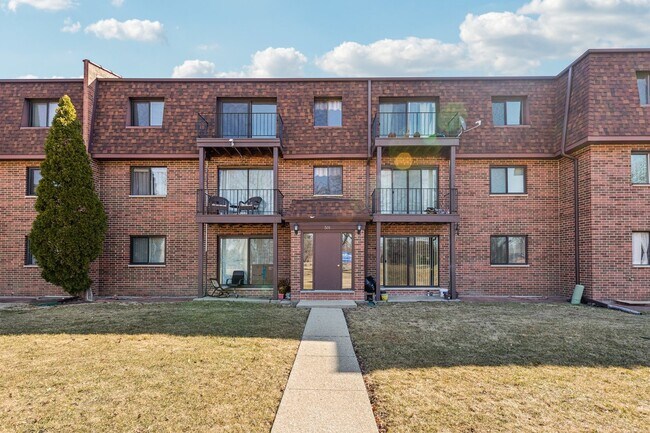 Foto del edificio - 501 McHenry Rd
