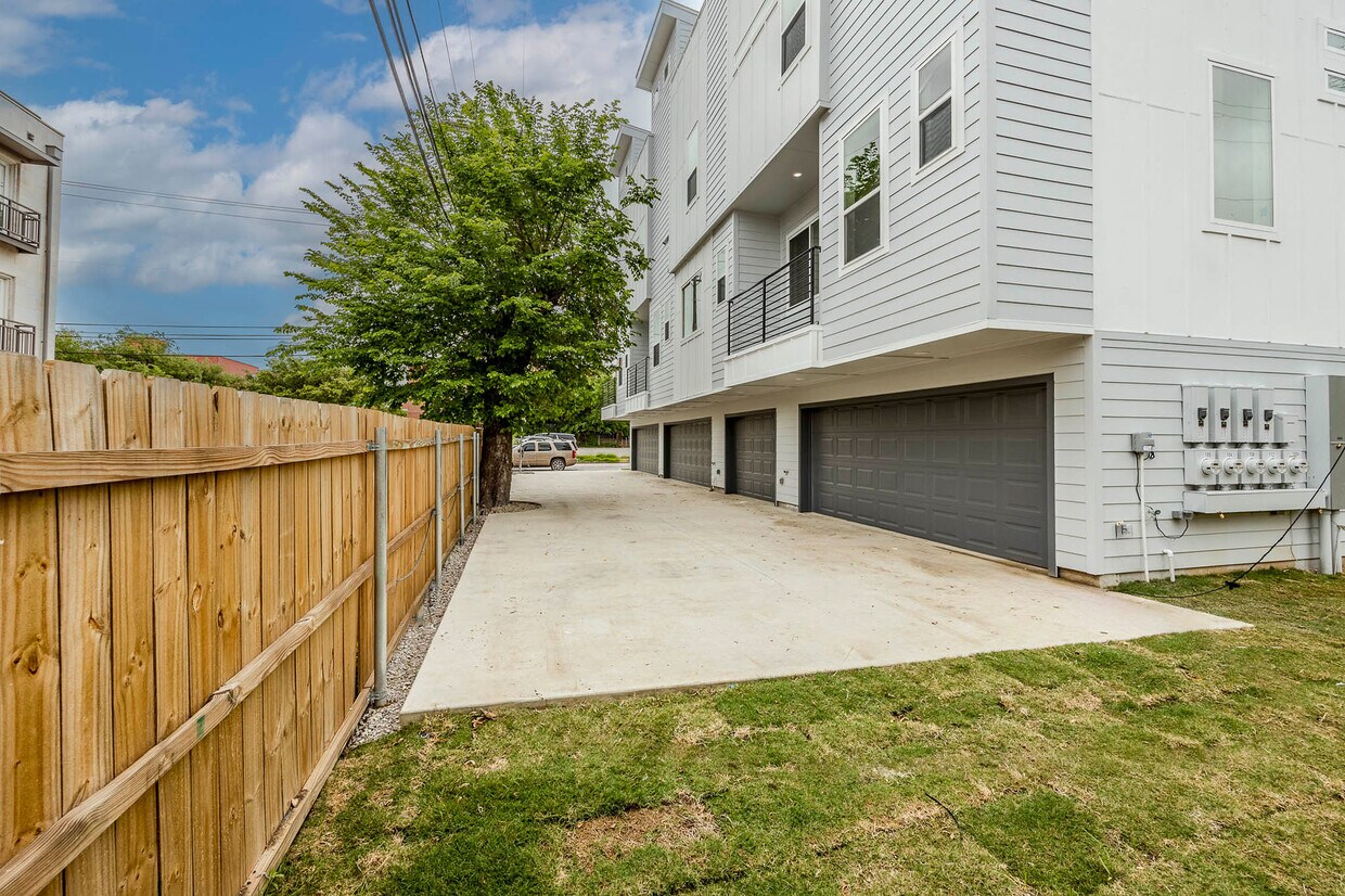 1004 Travis Ave, Fort Worth, TX 76104 Townhome Rentals in Fort Worth TX