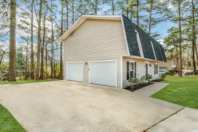 Building Photo - 4239 Midway Dr