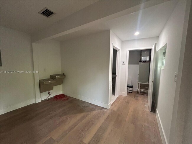 Foto del edificio - 181 NW 44th St