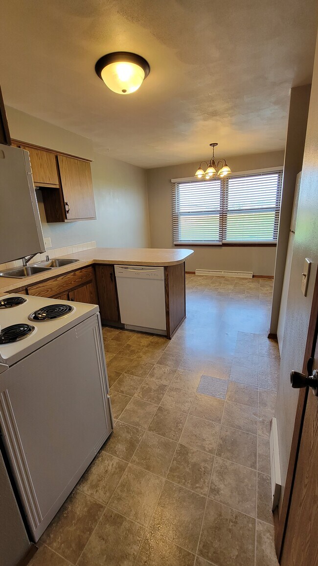 Building Photo - 2127 Country Ln