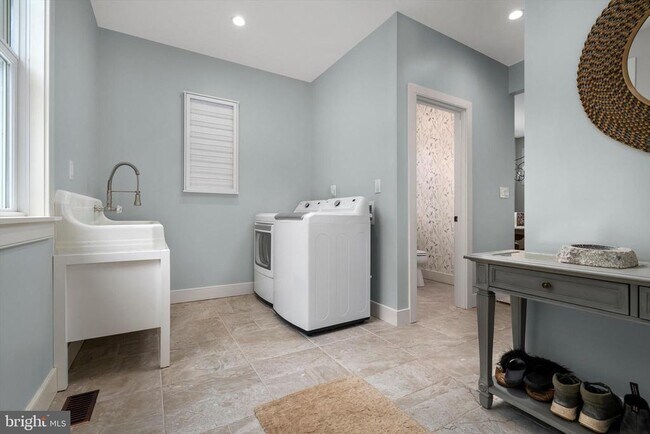 Foto del edificio - 3741 River Rd