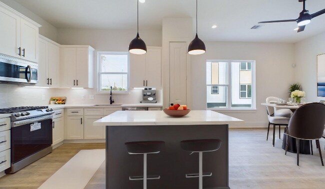 Foto del edificio - 5208 Pine Tree Dr