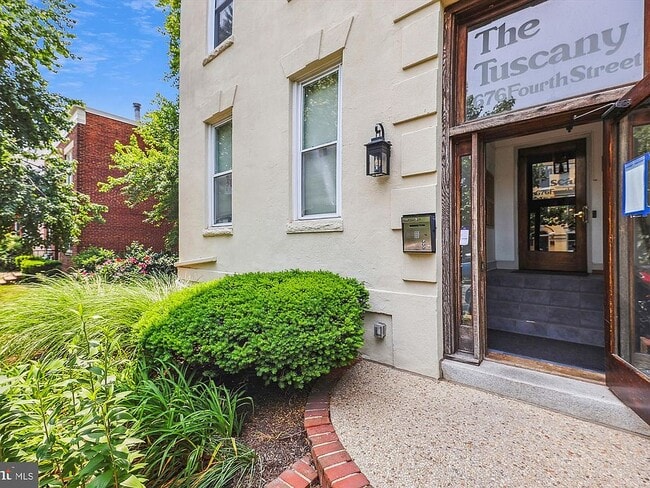 Building Photo - 676 4th St NE