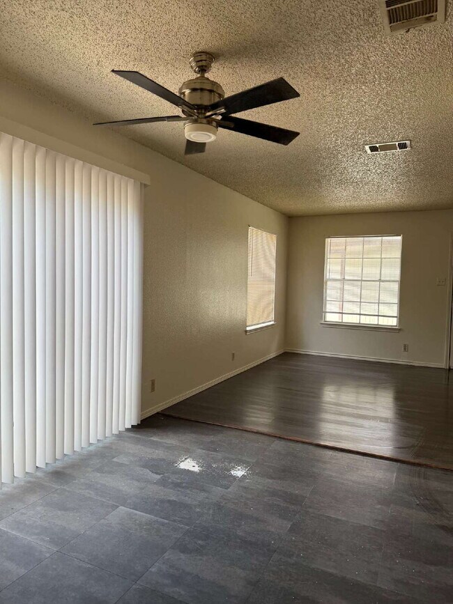 Foto del edificio - Affordable Three Bed/Two Bath in Leon Vall...