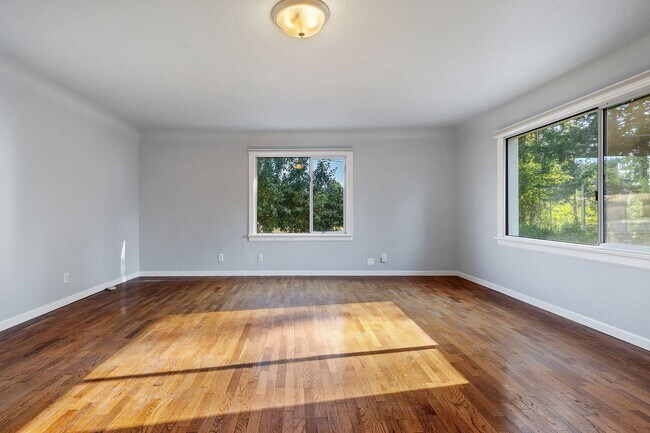 Building Photo - Charming Farm-Style Home in Silverdale