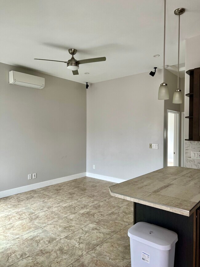 Foto del edificio - 4236 Cass St
