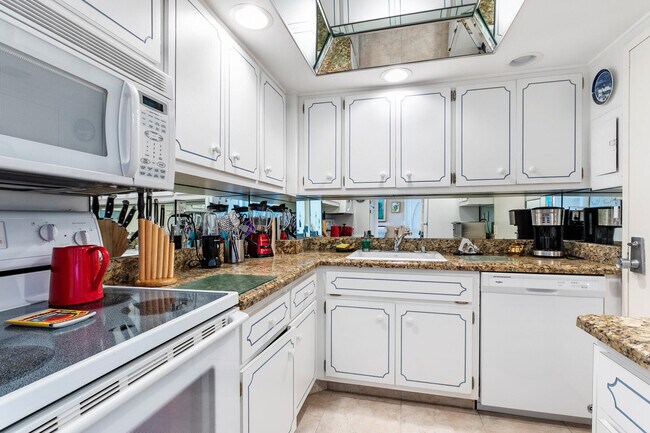 Building Photo - 2600 N Flagler Dr