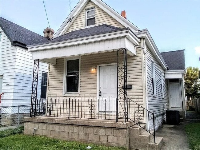Building Photo - 1532 St Clair St