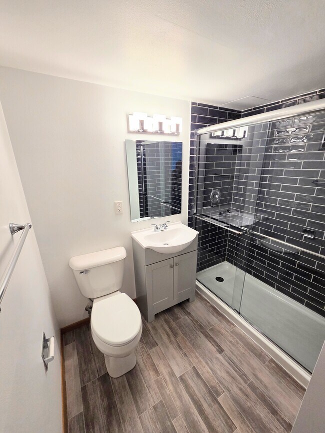 Nueva ducha a ras de suelo - Madison Square Apartments