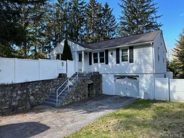 Primary Photo - 131 Spackenkill Rd