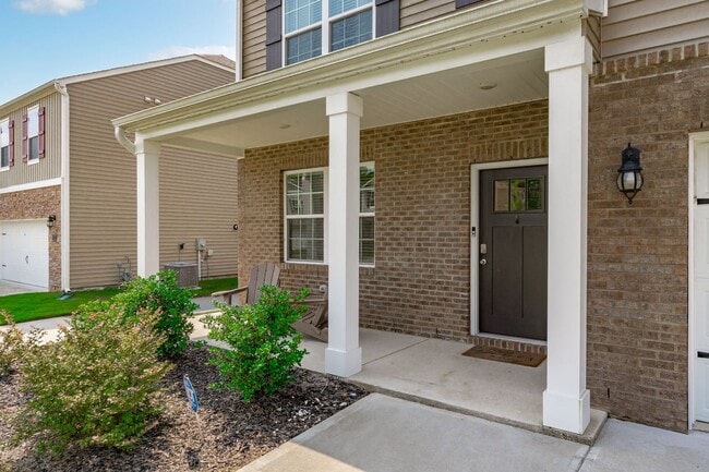 Building Photo - Spacious 5 Bedroom Home with a Fully Fence...