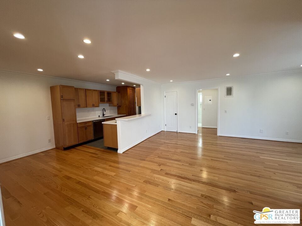 Primary Photo - 1104 Masselin Ave