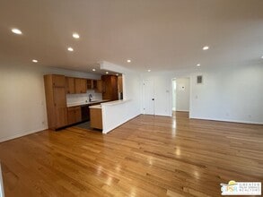 Building Photo - 1104 Masselin Ave