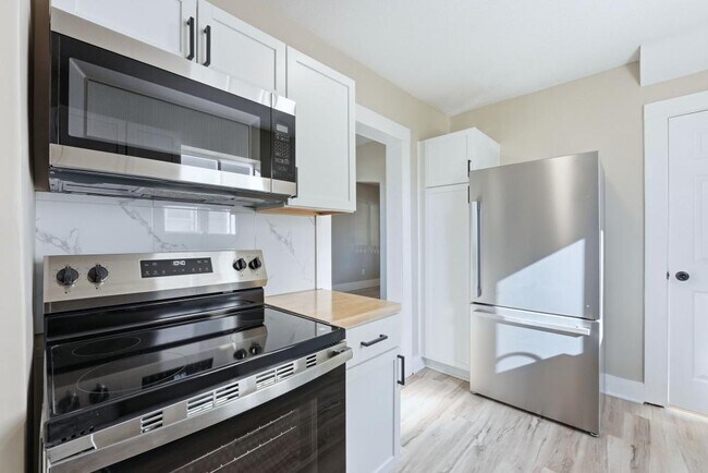 Foto del edificio - 2221 Eby Ave