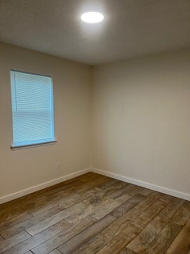 Foto del edificio - Newly updated with Fresh Paint/Flooring and Appliances