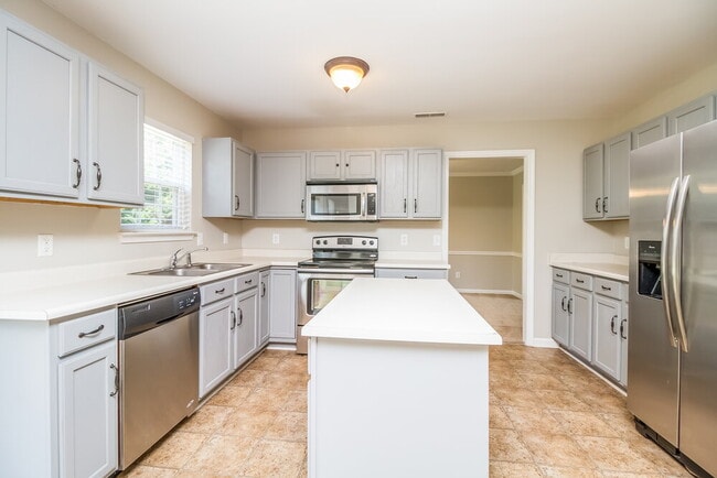 Building Photo - 2023 Trenton Dr