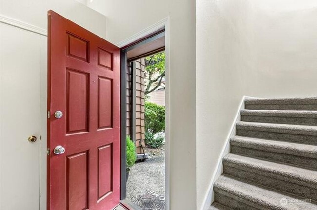 Photo - Great 1bed 1bath Location in Kirkland! Next to Village at Totem Lake Mall Apartment