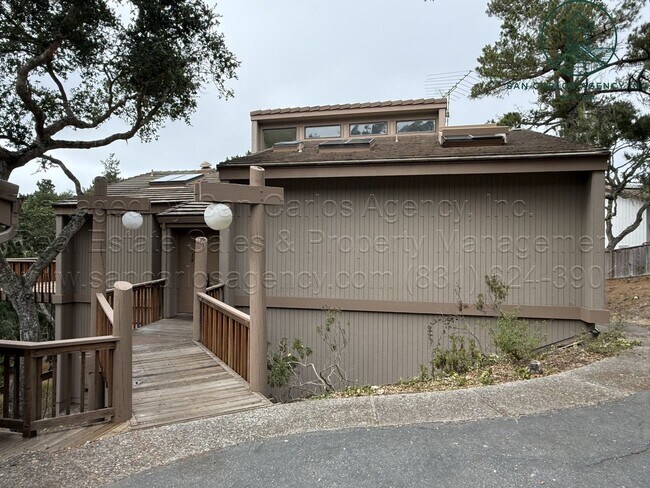 Foto del edificio - Refreshed Jack's Peak Retreat with Excellent Monterey Bay Views