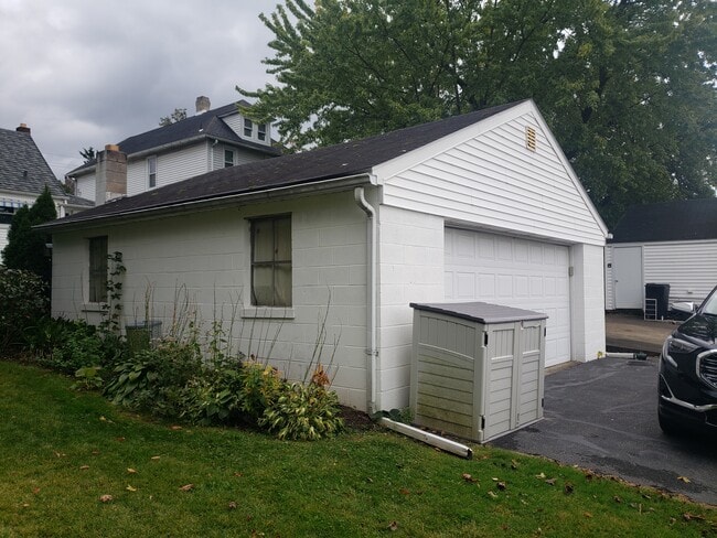 Building Photo - 1130 1st Ave