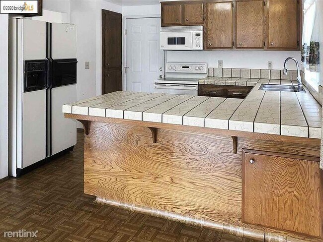 Foto del edificio - 3 br, 2 bath House - 2001 Reseda Way