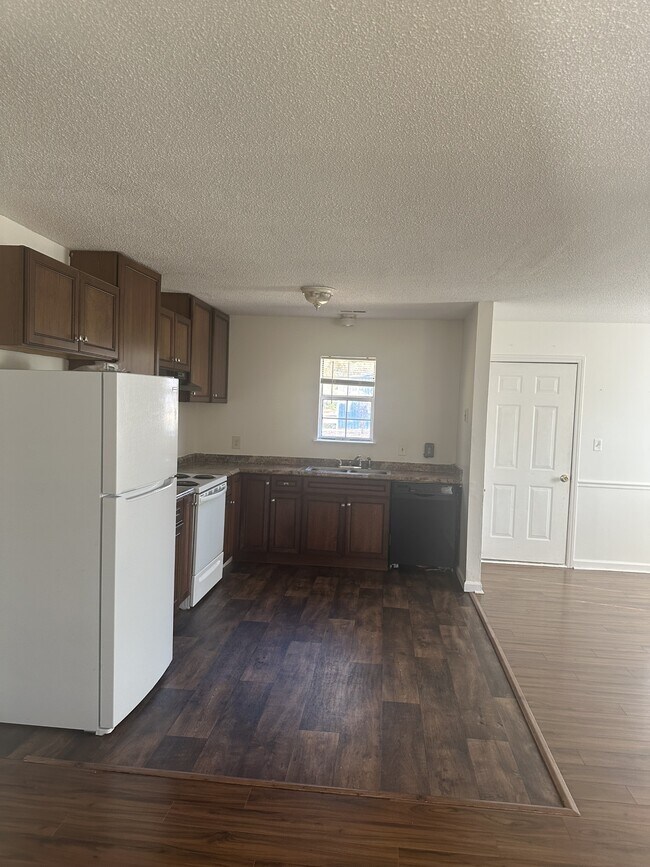 Building Photo - 218 Donavon Dr