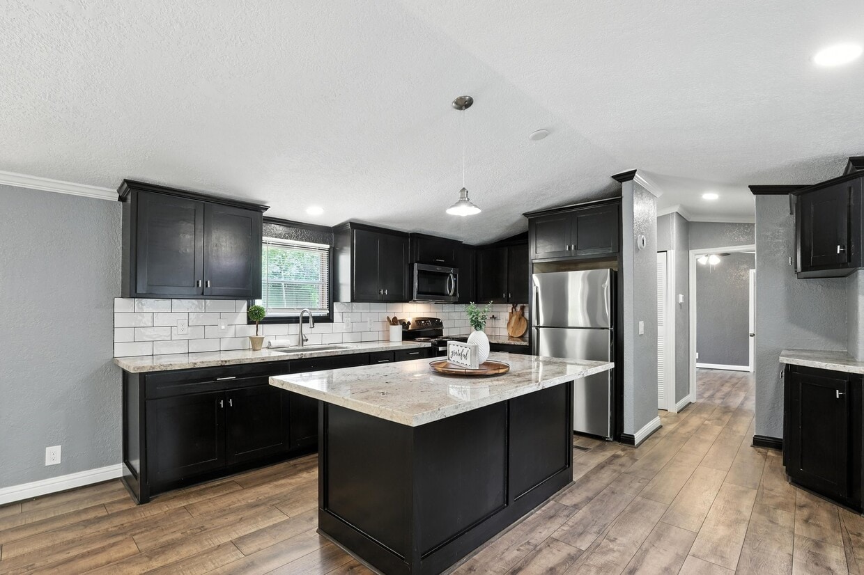 Foto principal - 12560 Royal W Dr