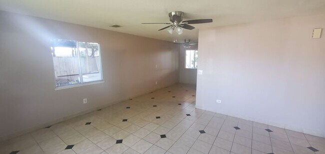 Building Photo - Empire Charming Single Story 4 Bedroom Hom...