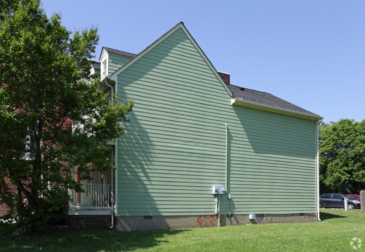 Building Photo - 706 N 2nd St