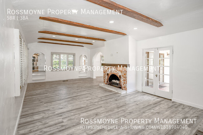 Building Photo - 5 Bedroom Spanish Style Main House plus de...