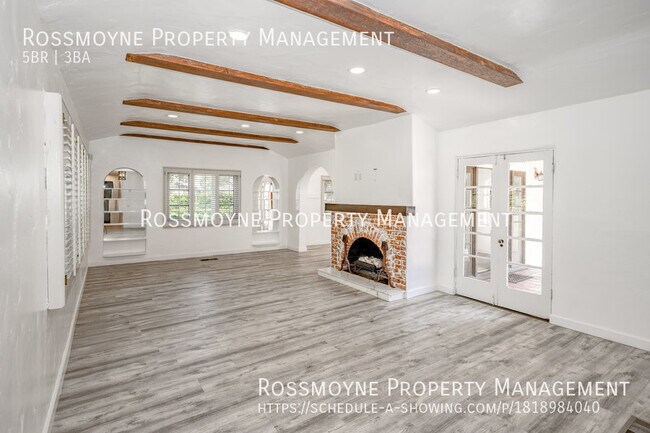 Foto del edificio - 5 Bedroom Spanish Style Main House plus de...