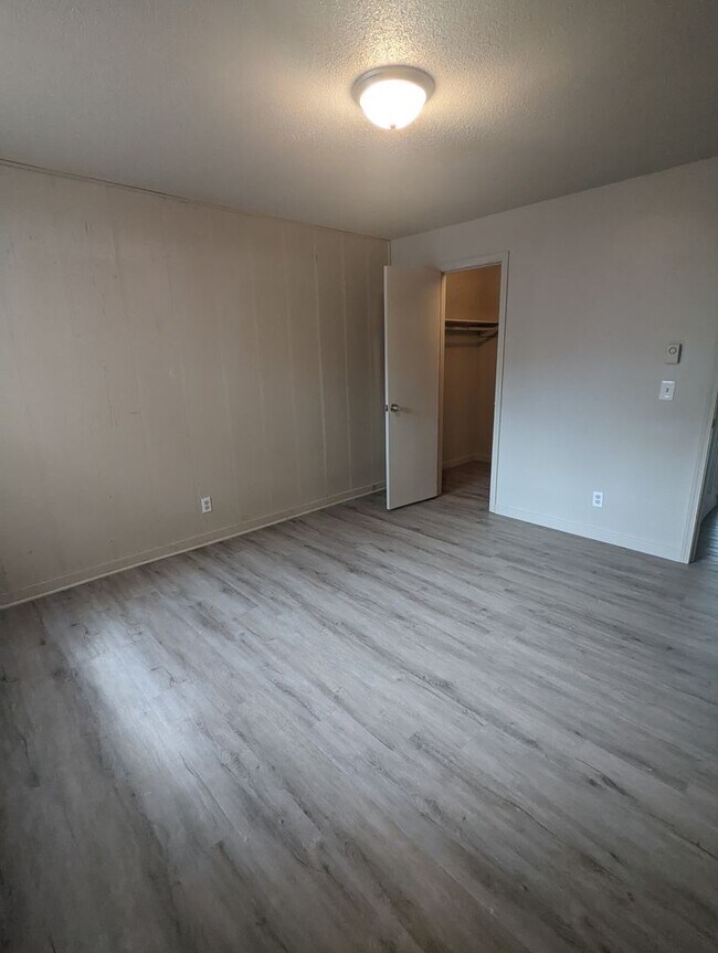 Foto del edificio - Upstairs 2 Bedroom Apartment