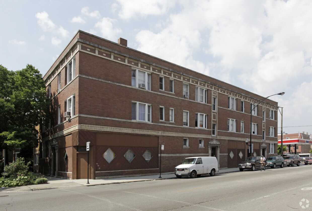 Primary Photo - 1941-1945 W Augusta Blvd