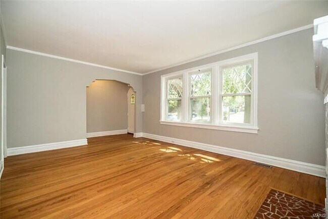 Foto del edificio - 7375 Amherst Ave