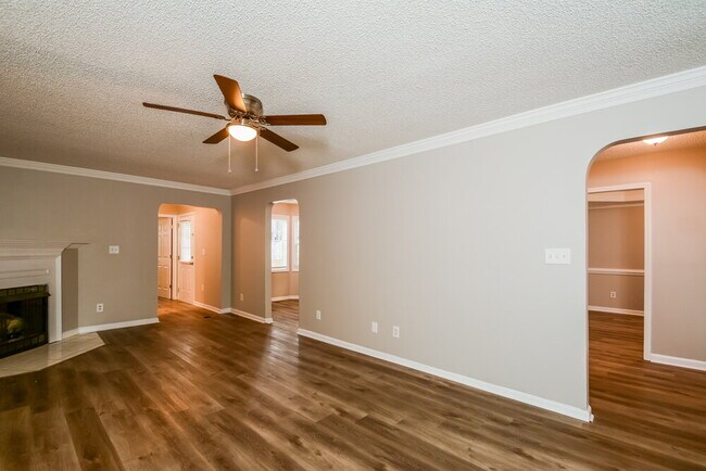 Building Photo - 109 S Lintel Dr