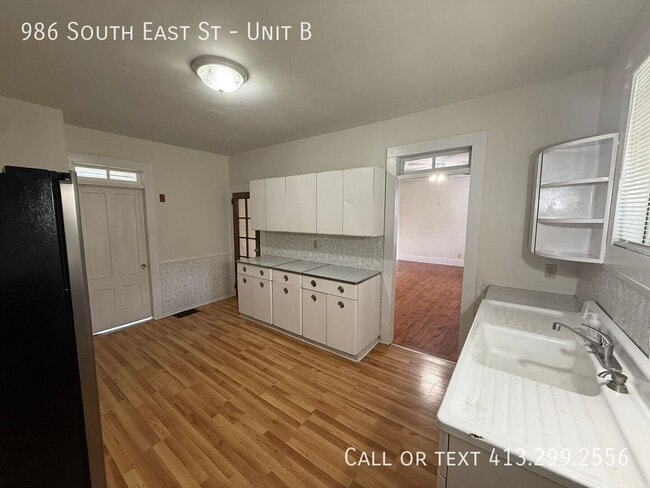 Building Photo - 986 S East St