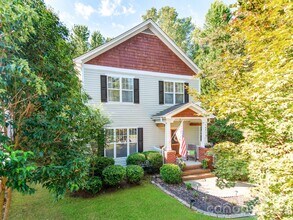 Building Photo - 16415 Kelly Park Cir