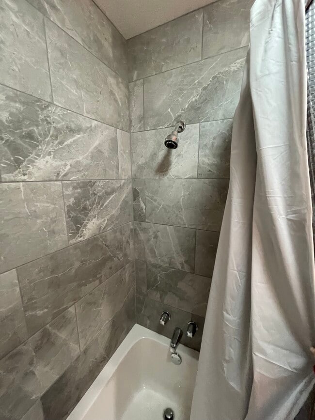 FULL BATH #1 - 2275 N Cable Rd