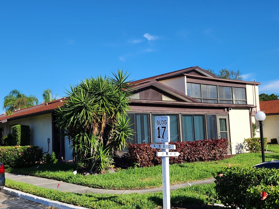 Foto principal - 5400 34th St W