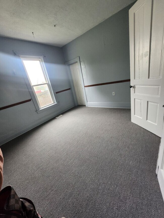 Foto del edificio - Lower 3 bbedroom unit WILL WORK WITH SECTI...