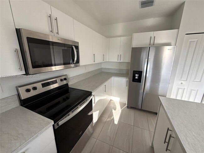 Foto del edificio - 412 NW 12th Pl