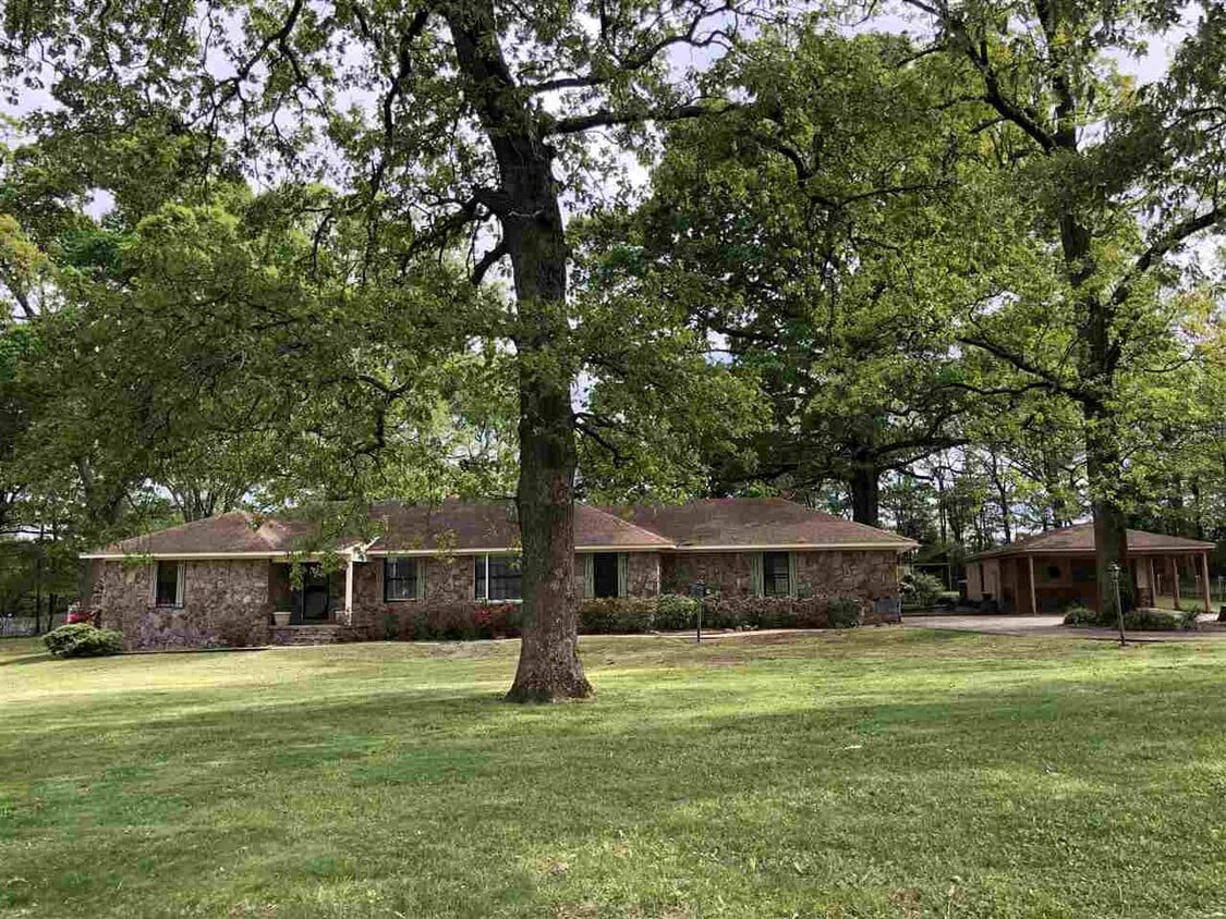 Primary Photo - 667 W White Rd