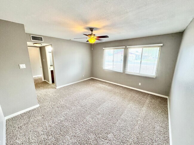 Foto del edificio - Upgraded 3 Bedroom/2 Bath Single Level Hom...