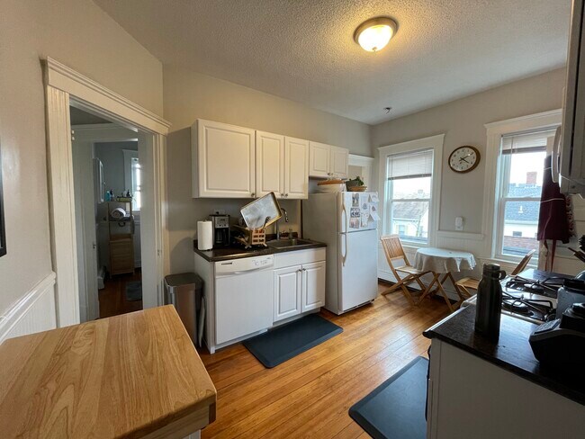 Building Photo - 117 Columbia St