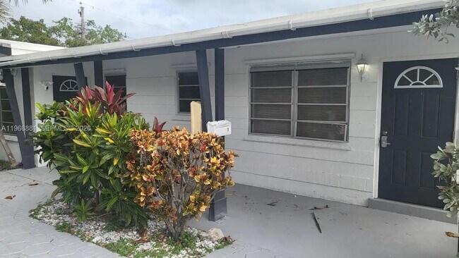 Foto del edificio - 821 NE 6th St