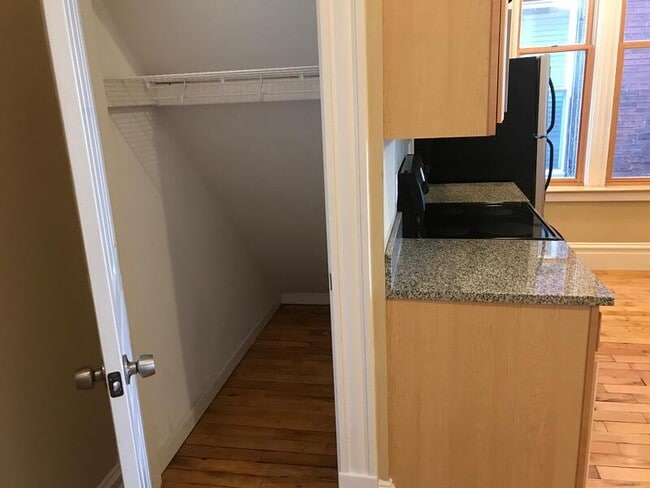 Building Photo - 3409 California Ave - 2F