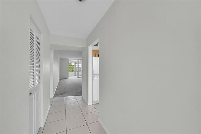 Foto del edificio - 7210 Lake Cir Dr