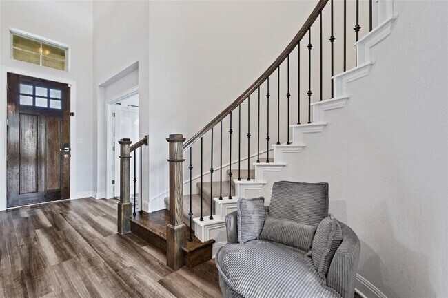 Building Photo - 134 Longmire Cv