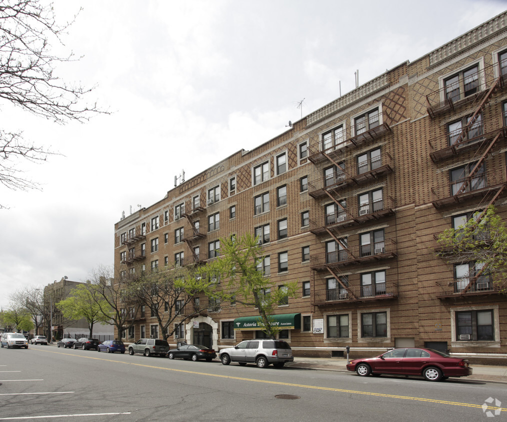 Building Photo - 21-38 31st St
